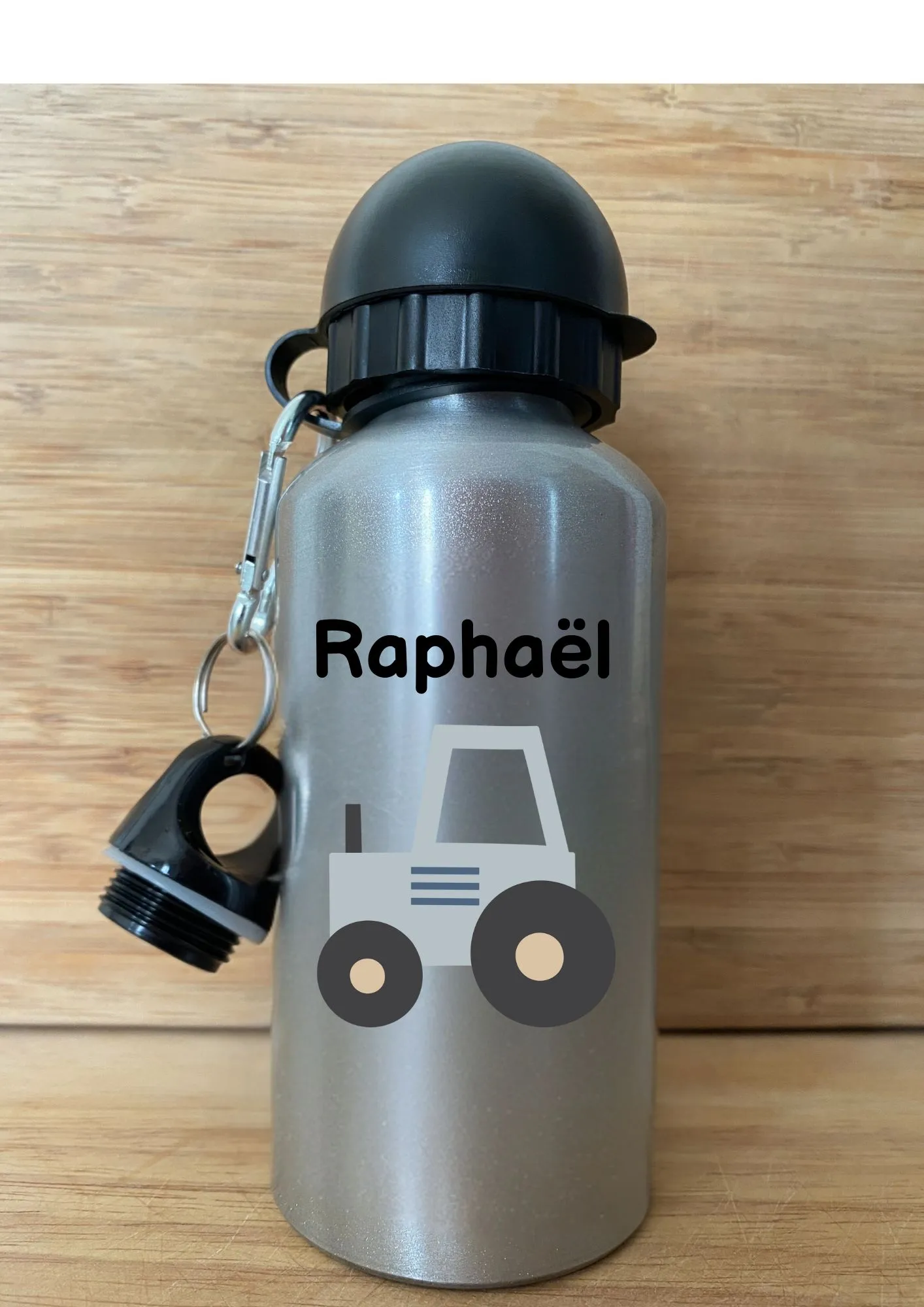 gourde en alu argentée avec un tracteur