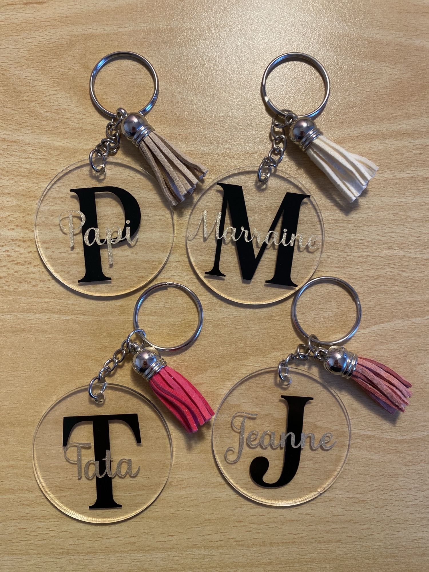 porte-clé personnalisé initiale et prénom, noir et doré