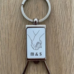 porte clé décapsuleur Saint Valentin mains enlacées